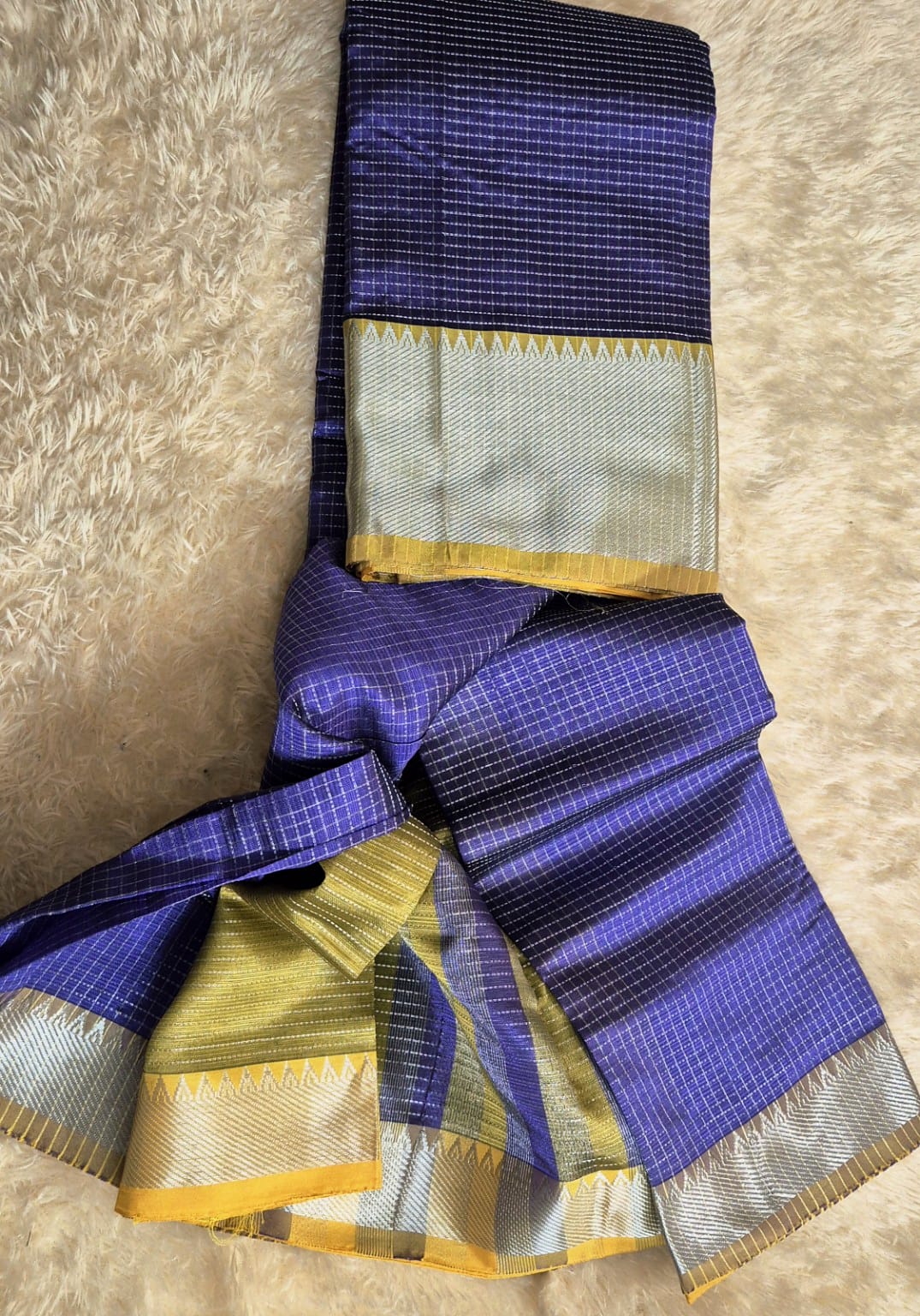Mangalgiri Checks Saree with Contrast Border
